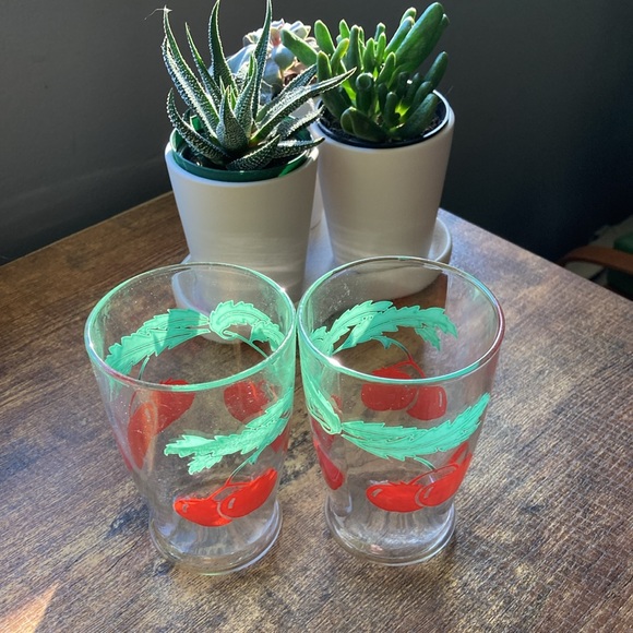 Vintage pitcher and glasses - Picture 3 of 4